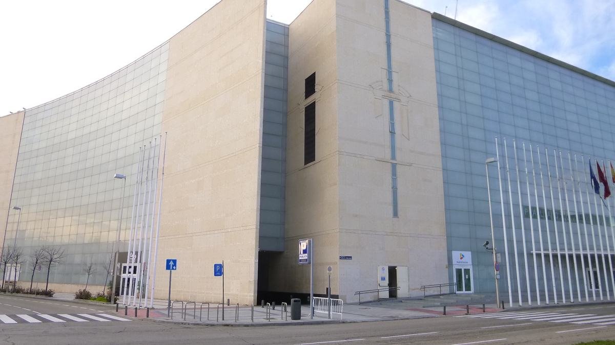 Fachada del Palacio Municipal de Congresos en el Campo de las Naciones de Madrid